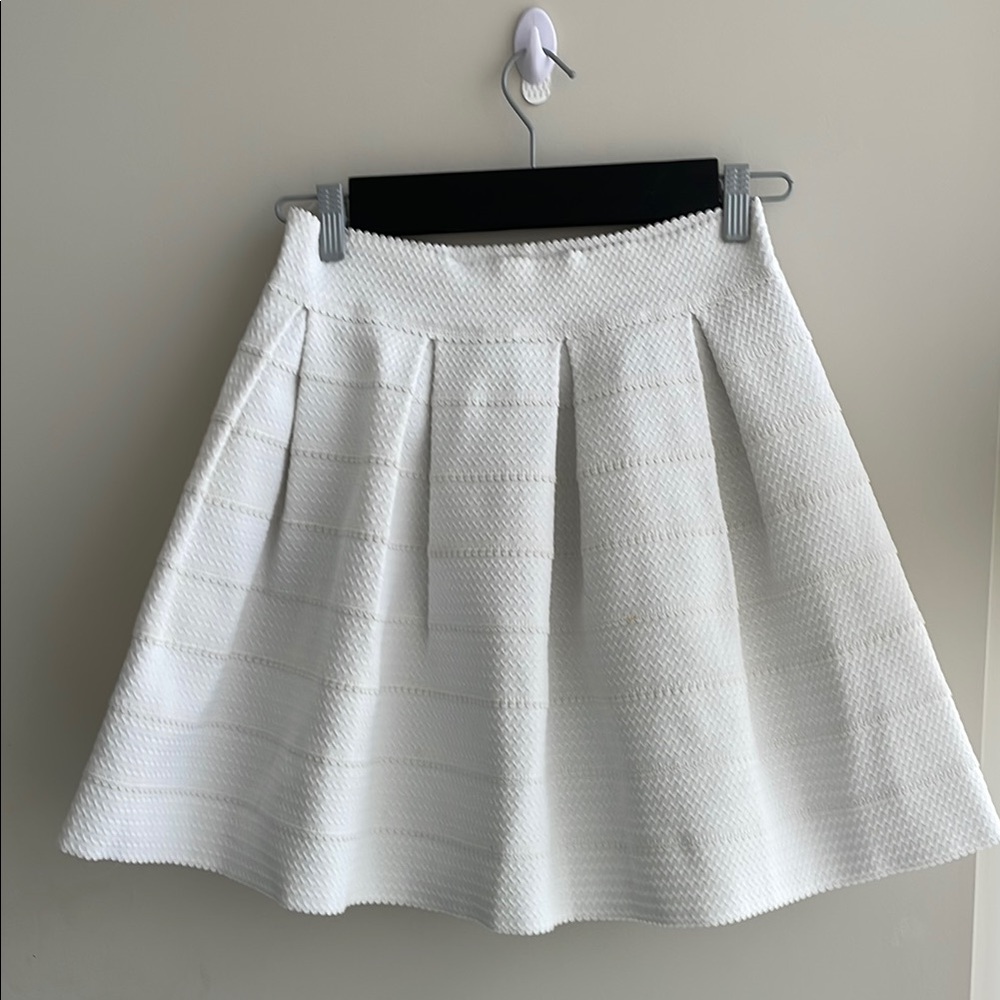 Elegant White Textured Skirt